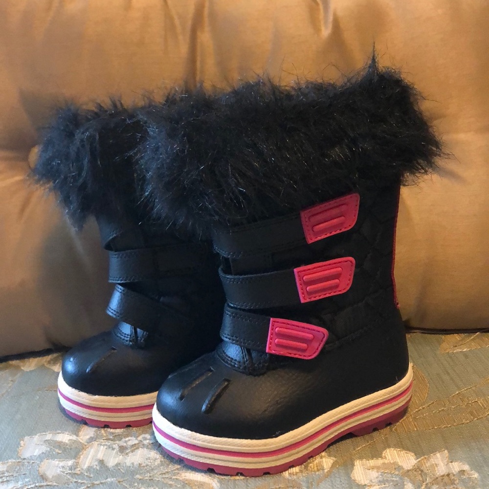 Girls’ snow boots ❄️